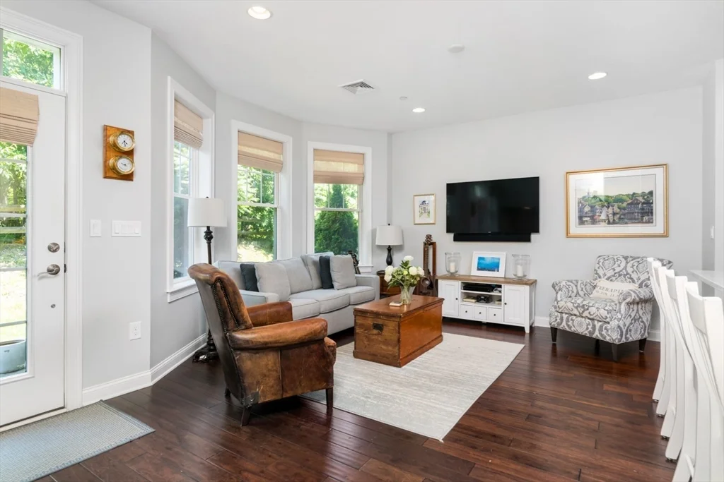 115 Halsted Dr, Hingham