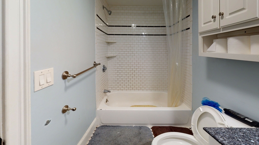 9 Chesterton St, Roxbury