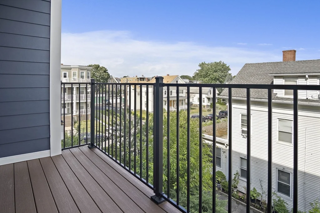 32 Pearl St, Dorchester