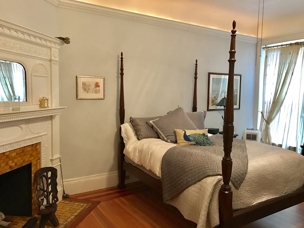 290 Commonwealth Ave, Back Bay