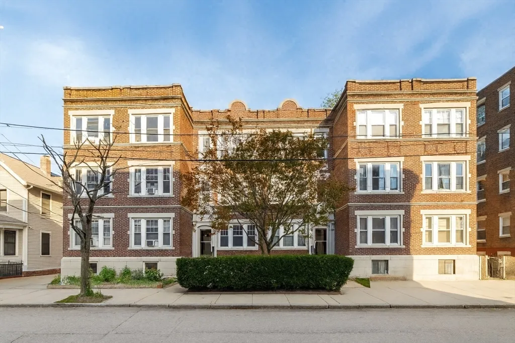 32 Reedsdale St, Allston