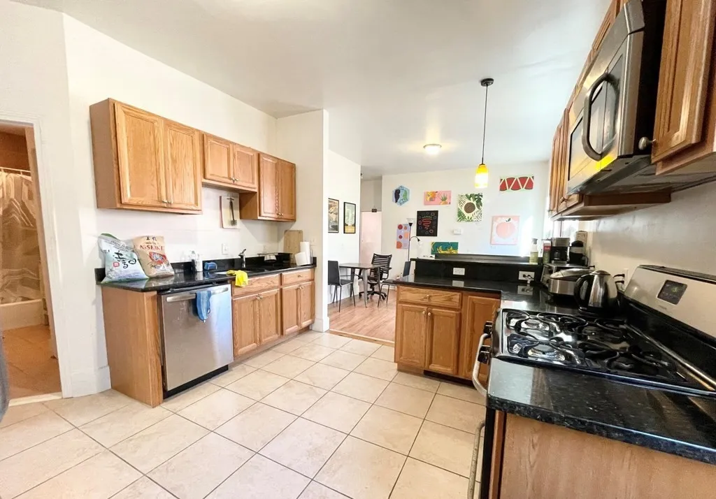 52 Delle Ave, Mission Hill