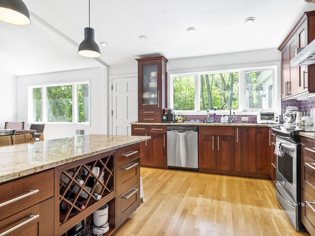6 Nelson Dr, Chestnut Hill