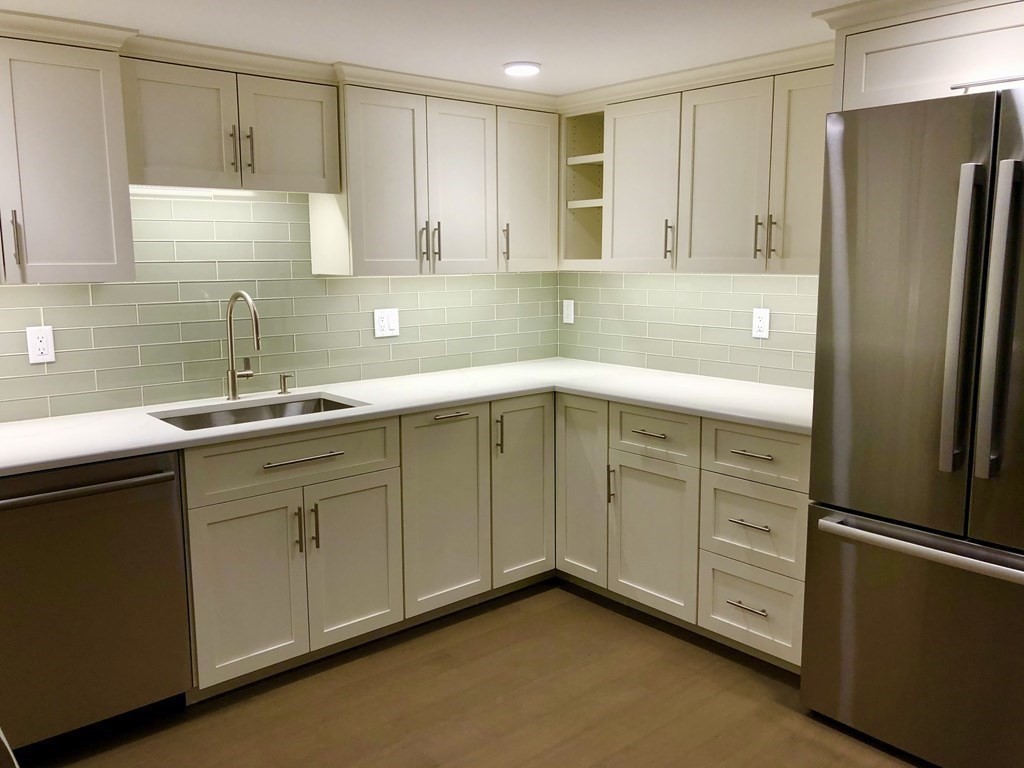 73 Chestnut St, Weston