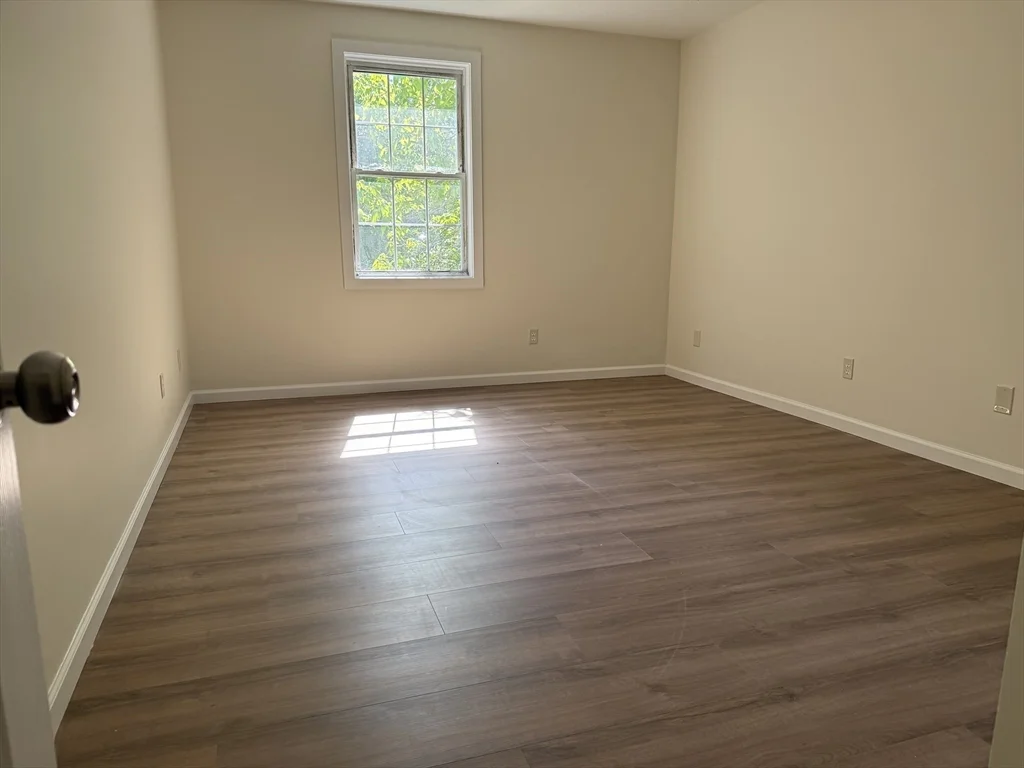 28 Crestview Dr, Westborough