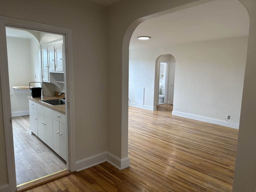 24 Concord Ave, Harvard Square