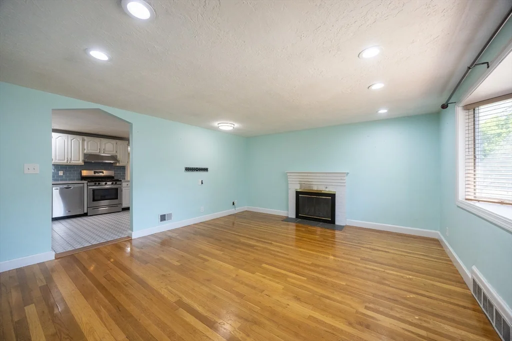 22 Suffolk Rd, Sharon