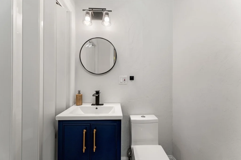 890 Winthrop Ave, Beachmont