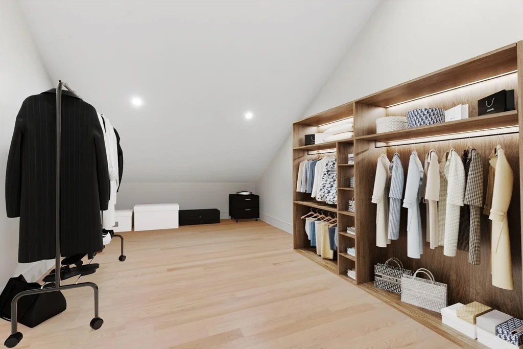 58 Chestnut St, Lynnfield