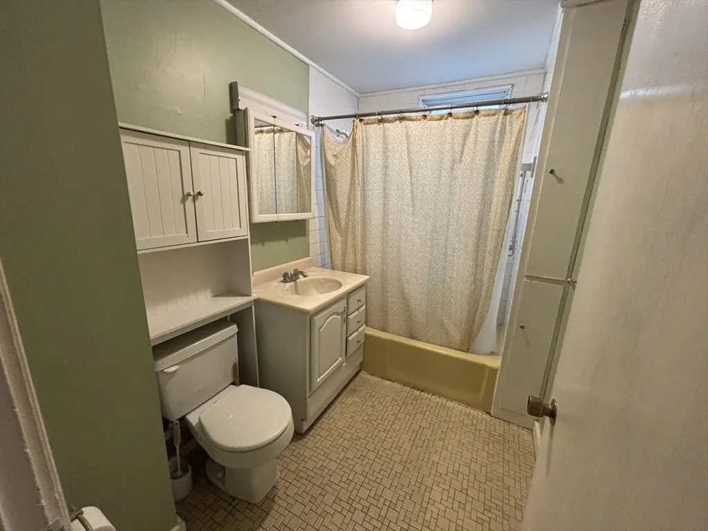 8 Usher Rd, West Medford