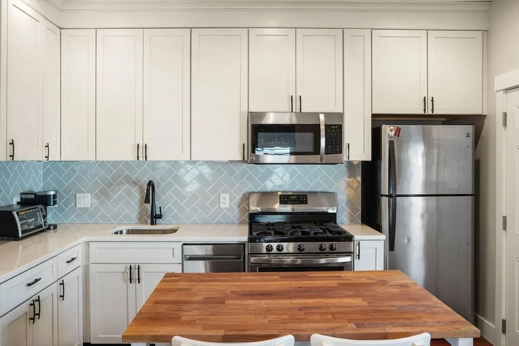 596 E 2nd St, South Boston