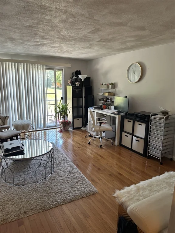 14 Williamsburg Ct, Shrewsbury