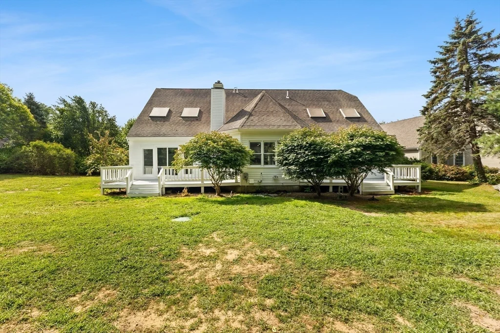 24 Country Club Dr, Plymouth