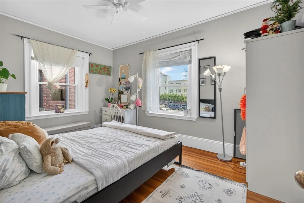 17 Park Vale, Coolidge Corner