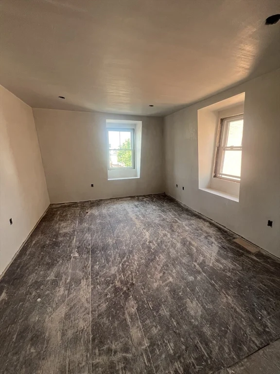 395 W 4th St, South Boston