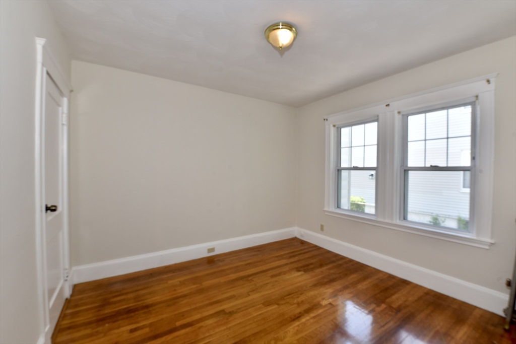 7 Charme, Roslindale