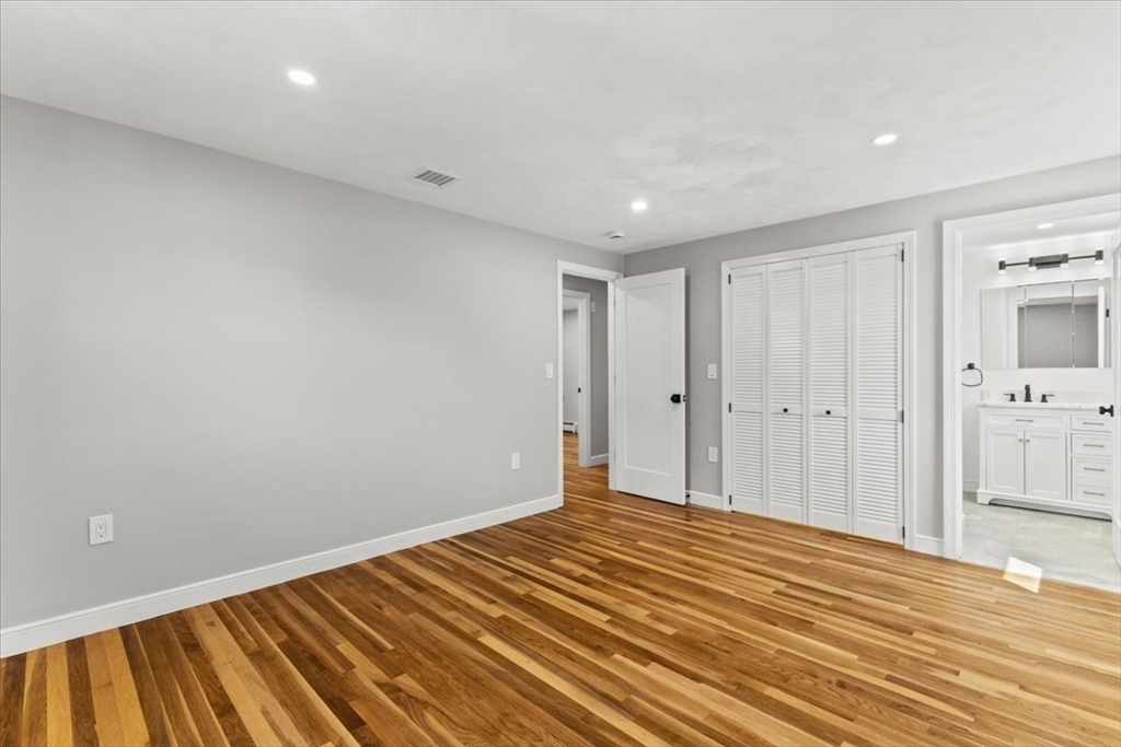 19 Coach Ln, Norwood