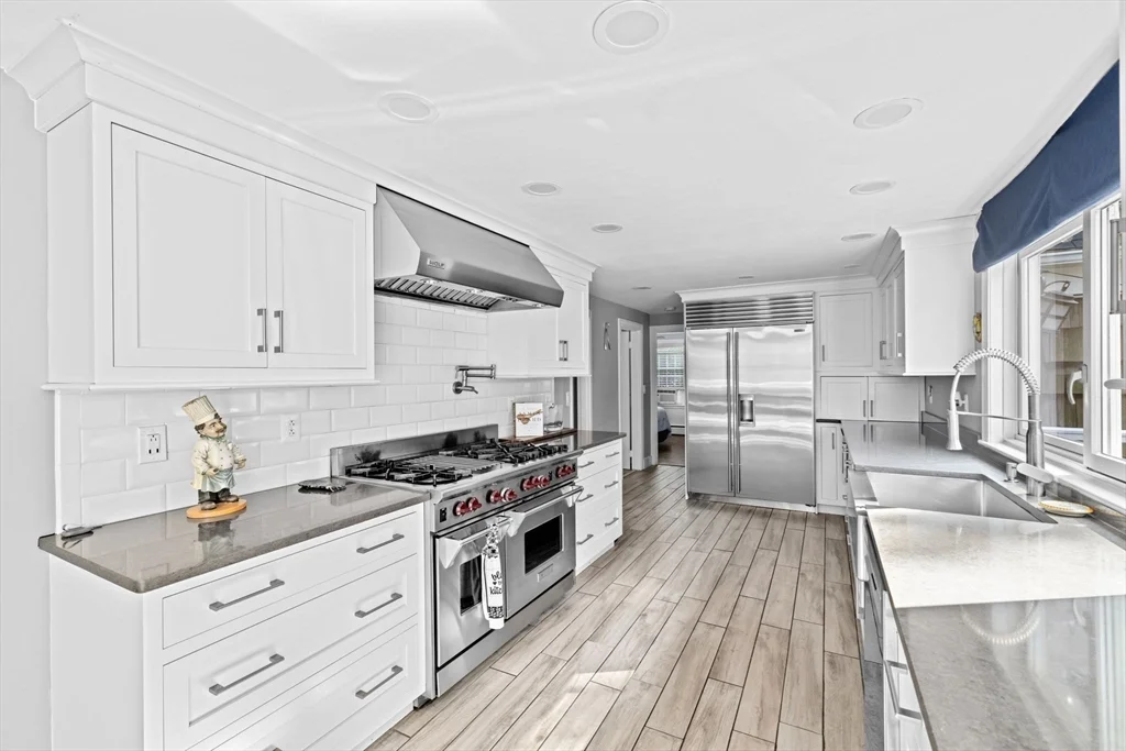 4 Country Dr, South Hingham