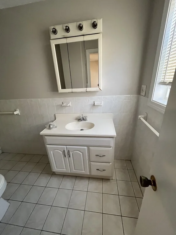 38 Everett St, Medford