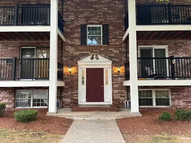 1 Walker Rd, North Andover