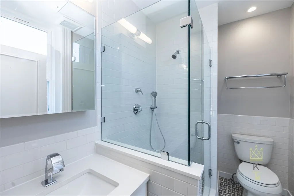 85 Regent St, Roxbury