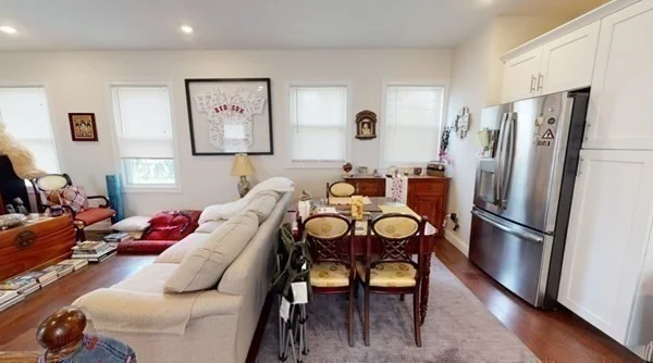 37 Walnut Pl, Newtonville