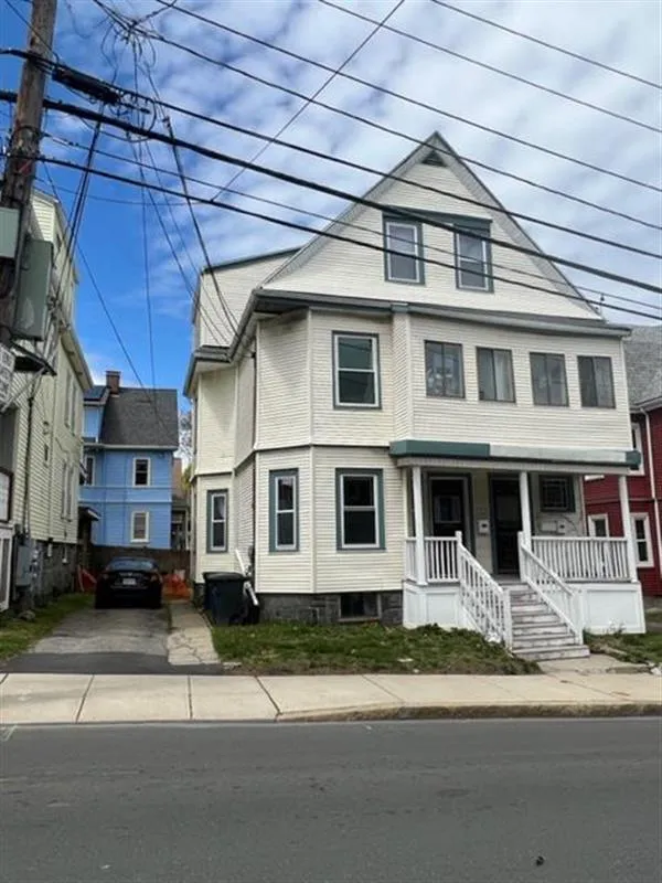 128 Cedar St, Powder House Square