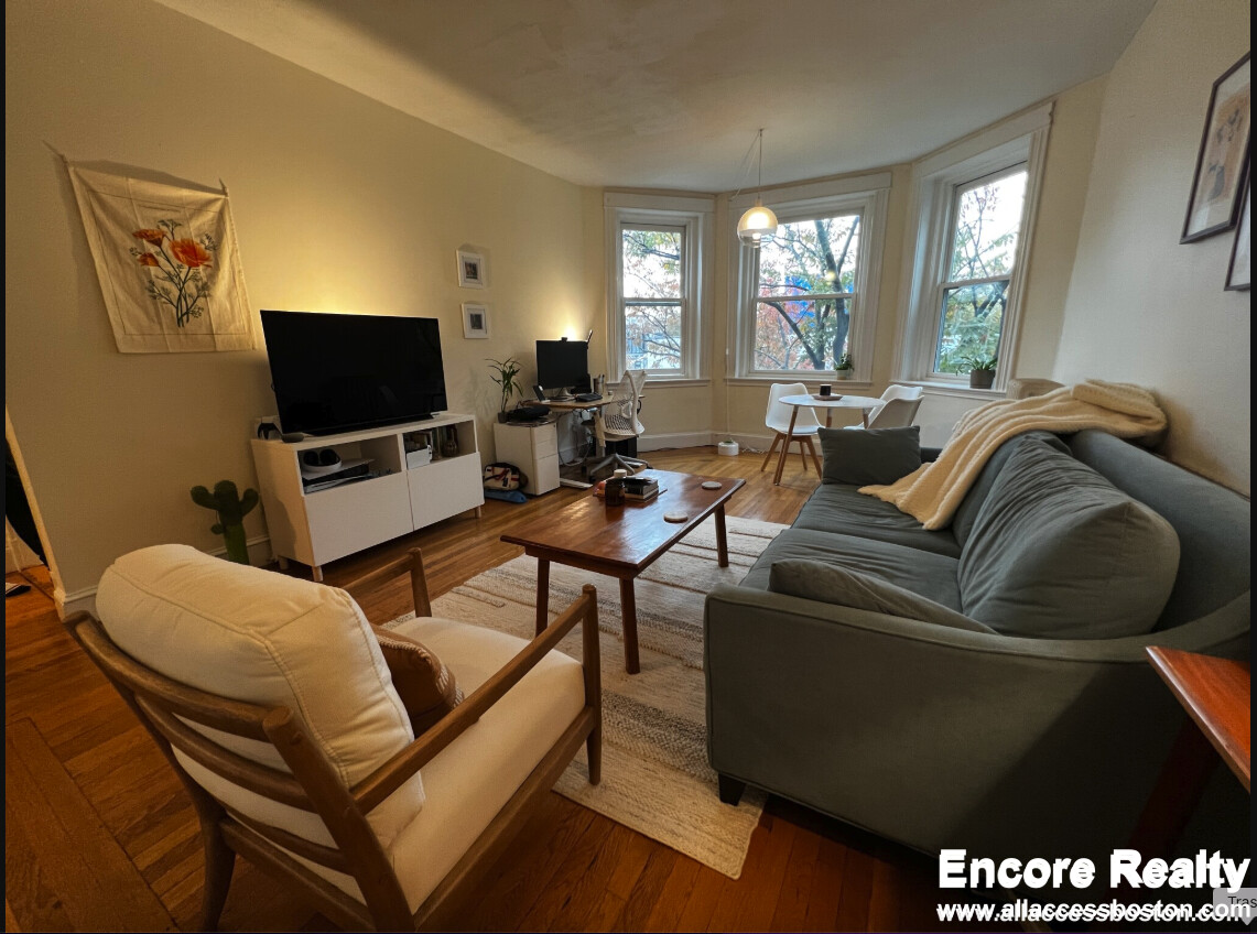 33 Stearns Rd, Coolidge Corner