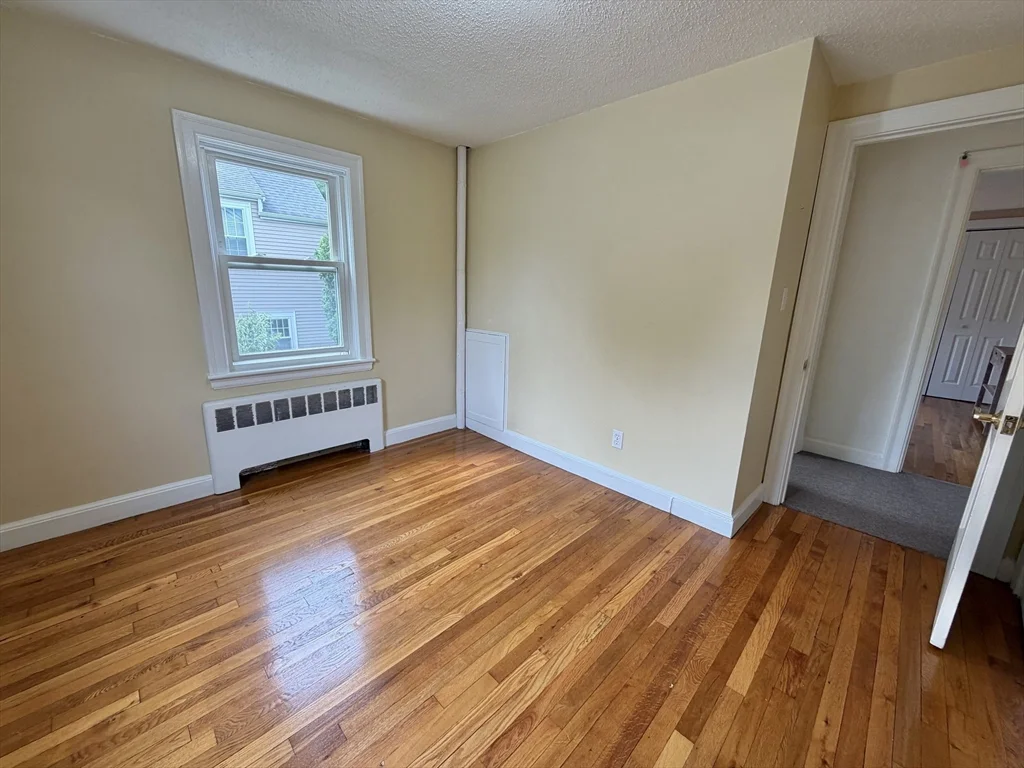 17 Hatfield Rd, West Newton