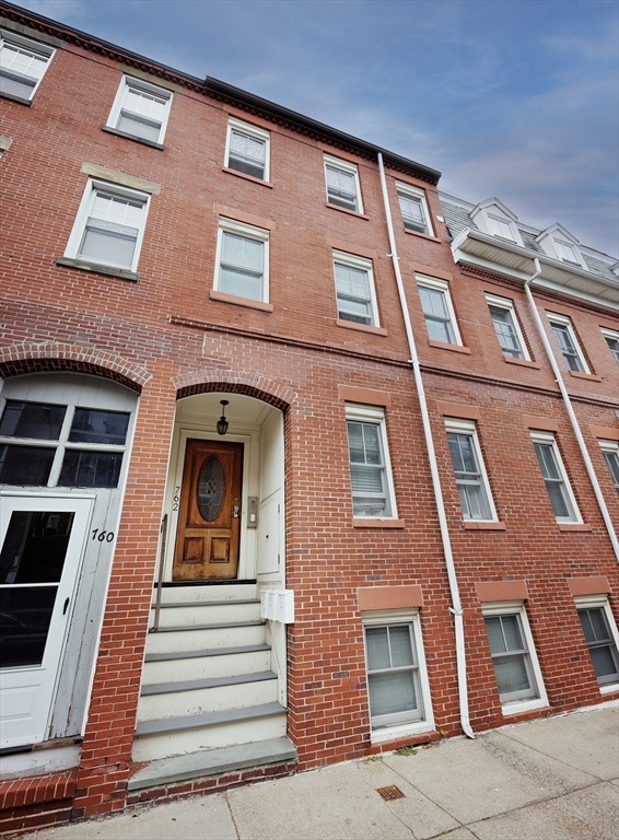 762 E 6, South Boston