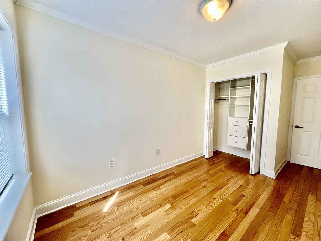 180 Thornton Rd, Chestnut Hill