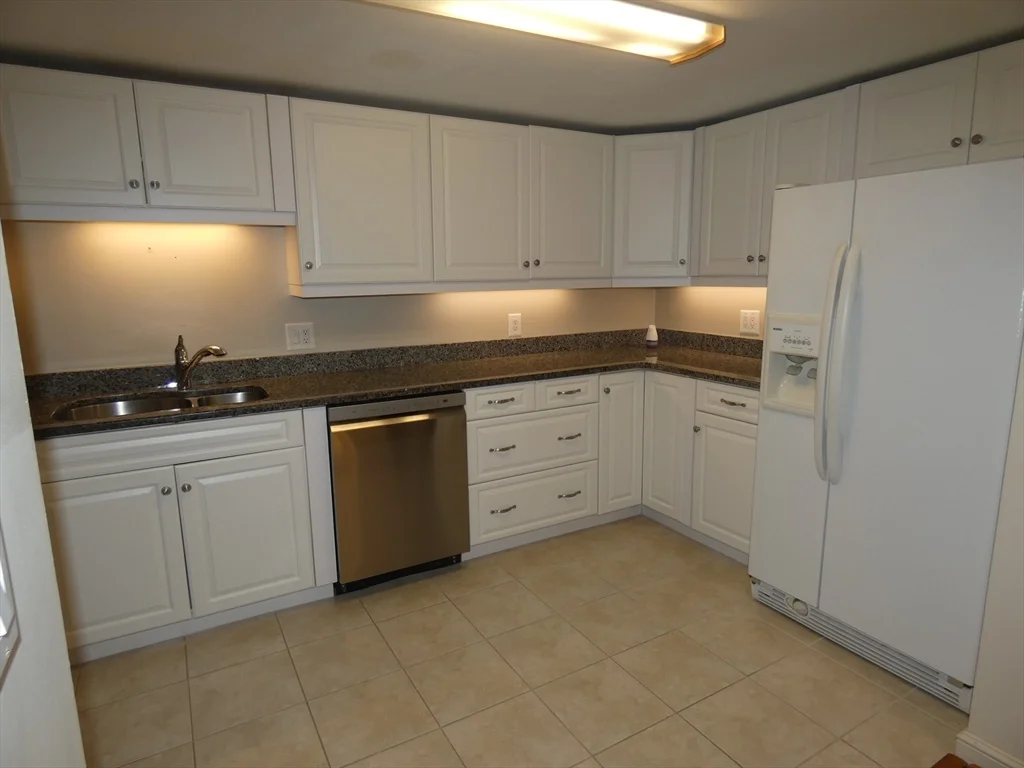 380 Place Ln, Woburn