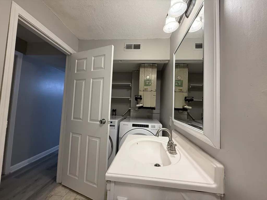 34 Walden Dr, Natick