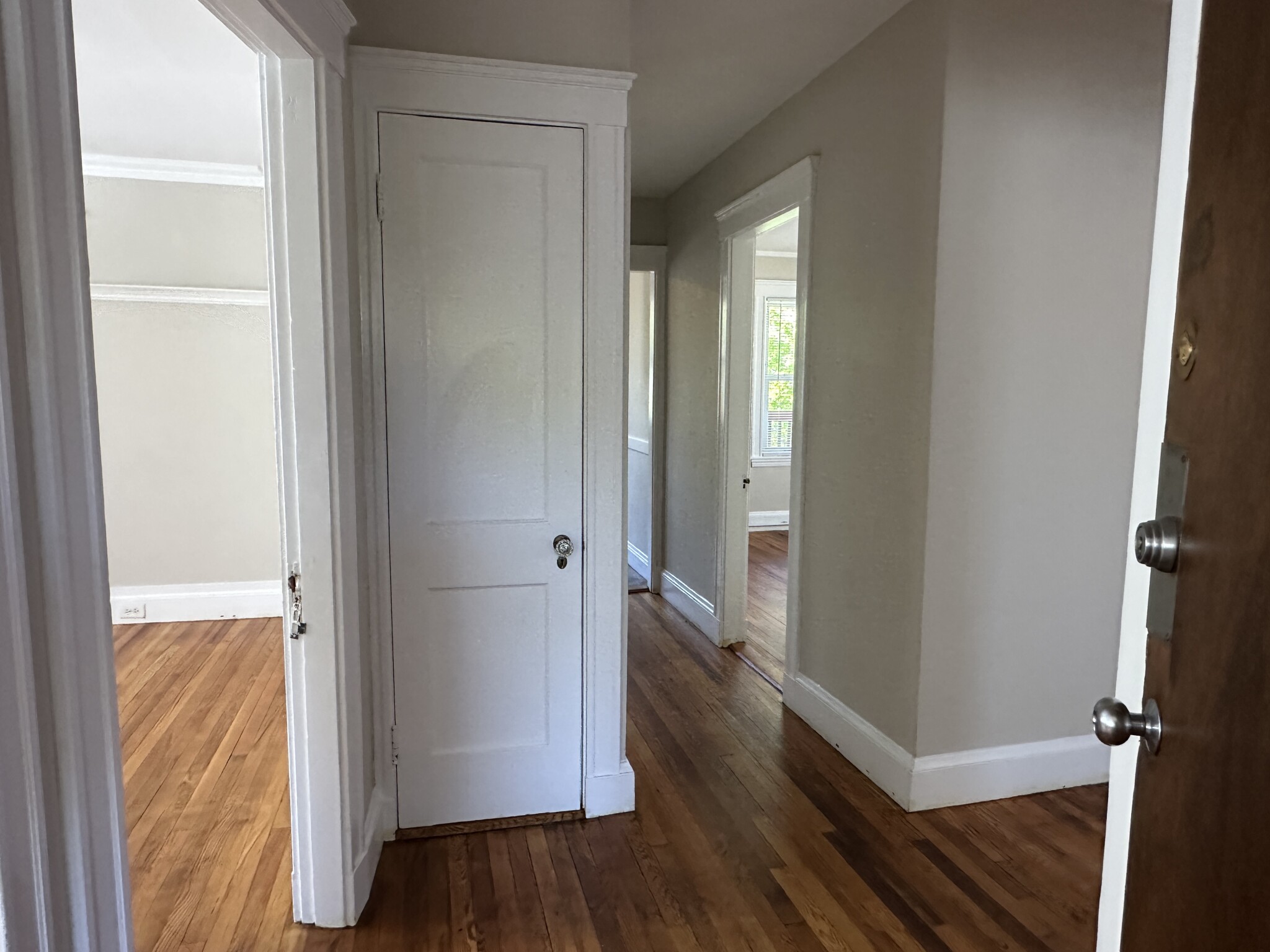 547 Hyde Park Ave, Roslindale