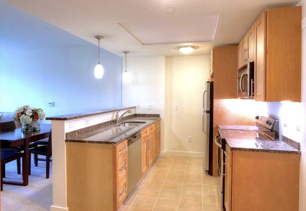 87 New St, Neighborhood Nine