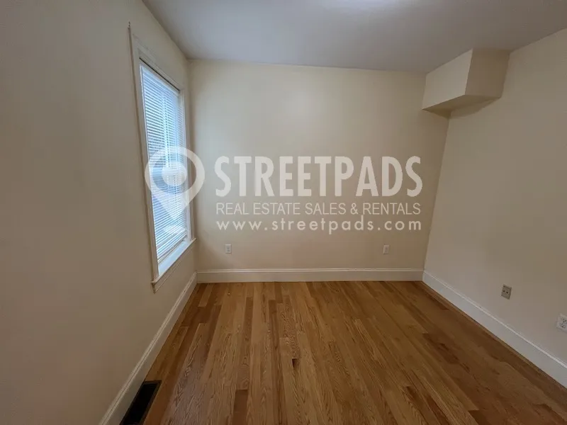 35 Pratt St, Allston