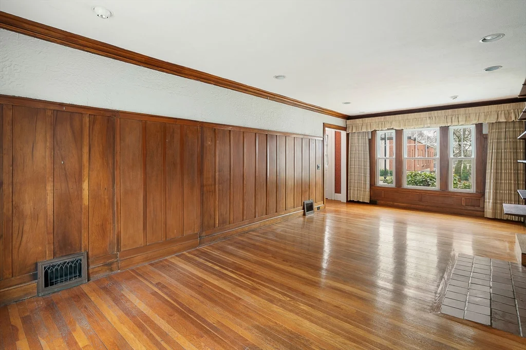 110 Leonard St, Belmont