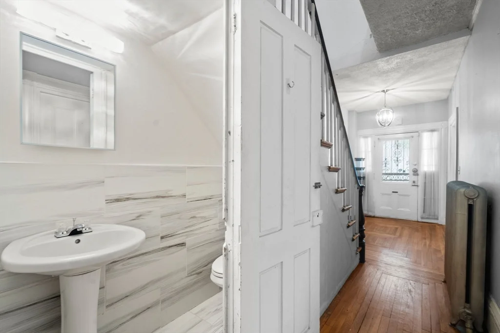 101 Mount Pleasant Ave, Roxbury