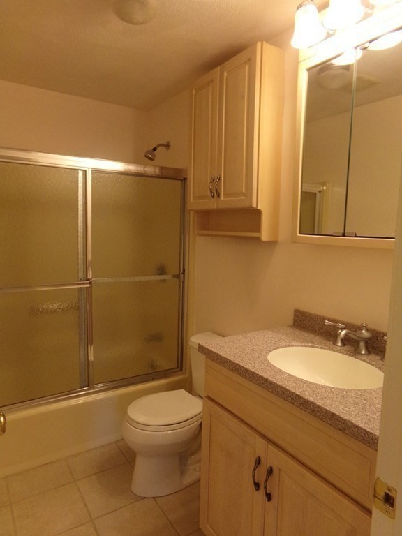 203 Apache Way, Tewksbury