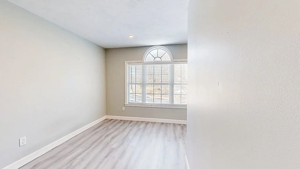 12 Coldbrook Rd, Millbury