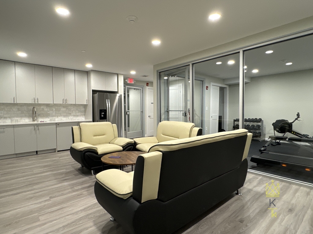 458 Washington St, Brighton