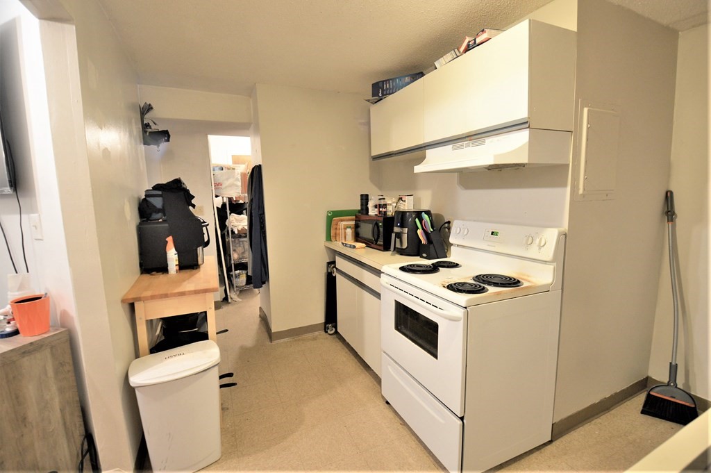 21 Kinross Rd, Brighton