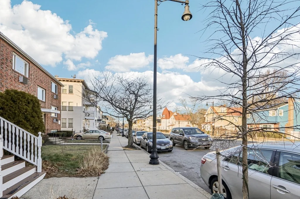 559 Hyde Park Ave, Roslindale