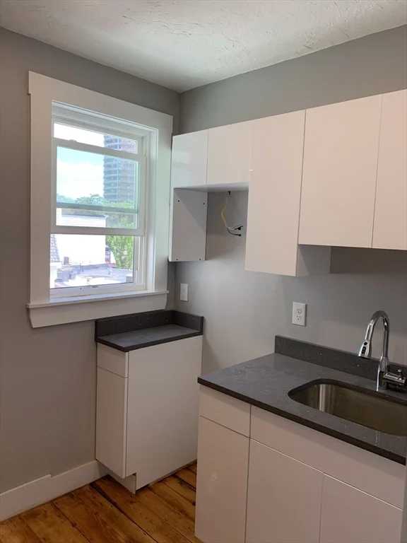 8 Beethoven St, Jamaica Plain