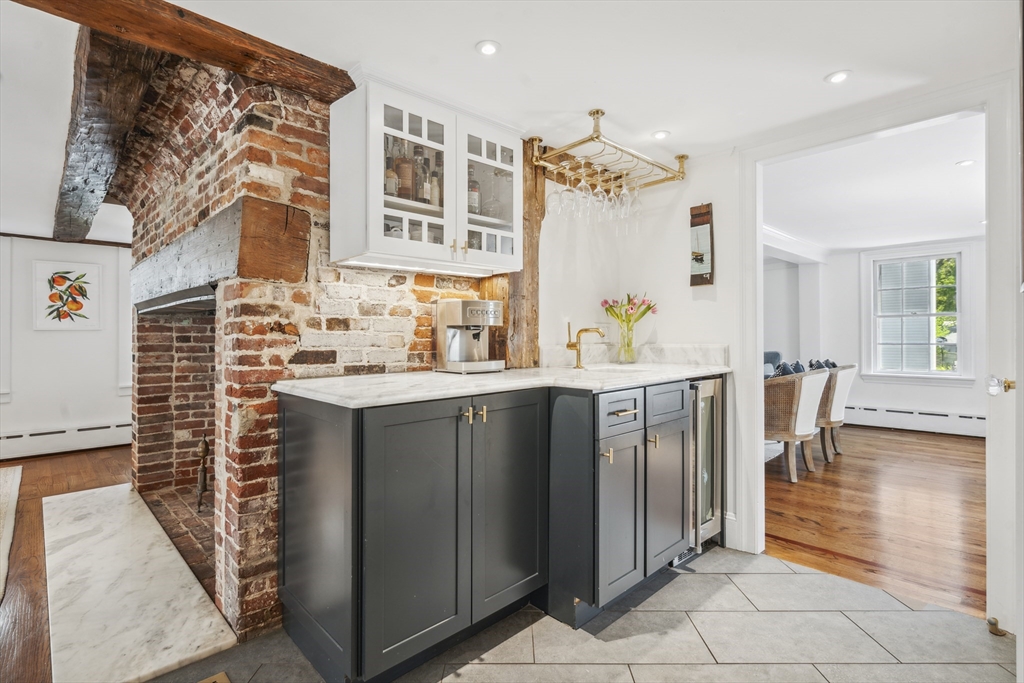 101 Elm St, Marblehead