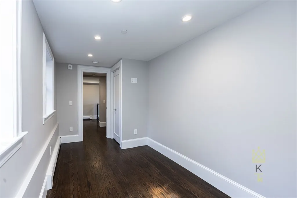 85 Regent St, Roxbury