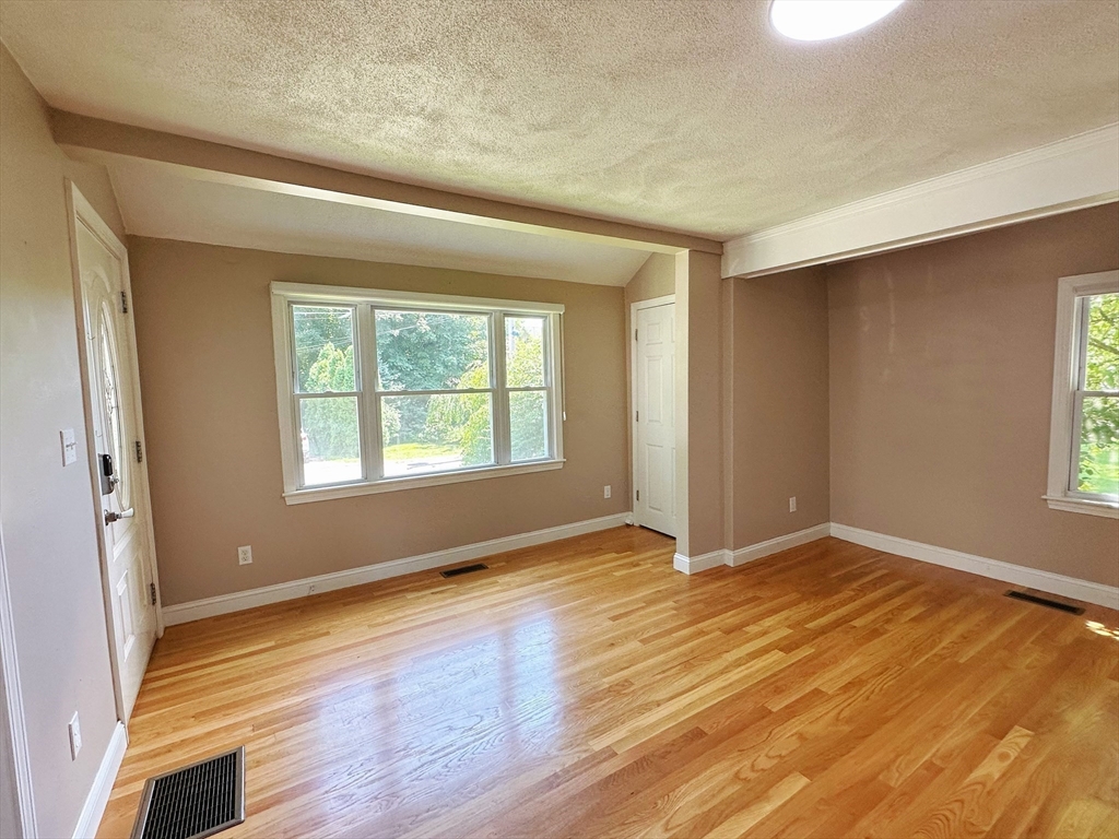 14 French Ave, Wayland