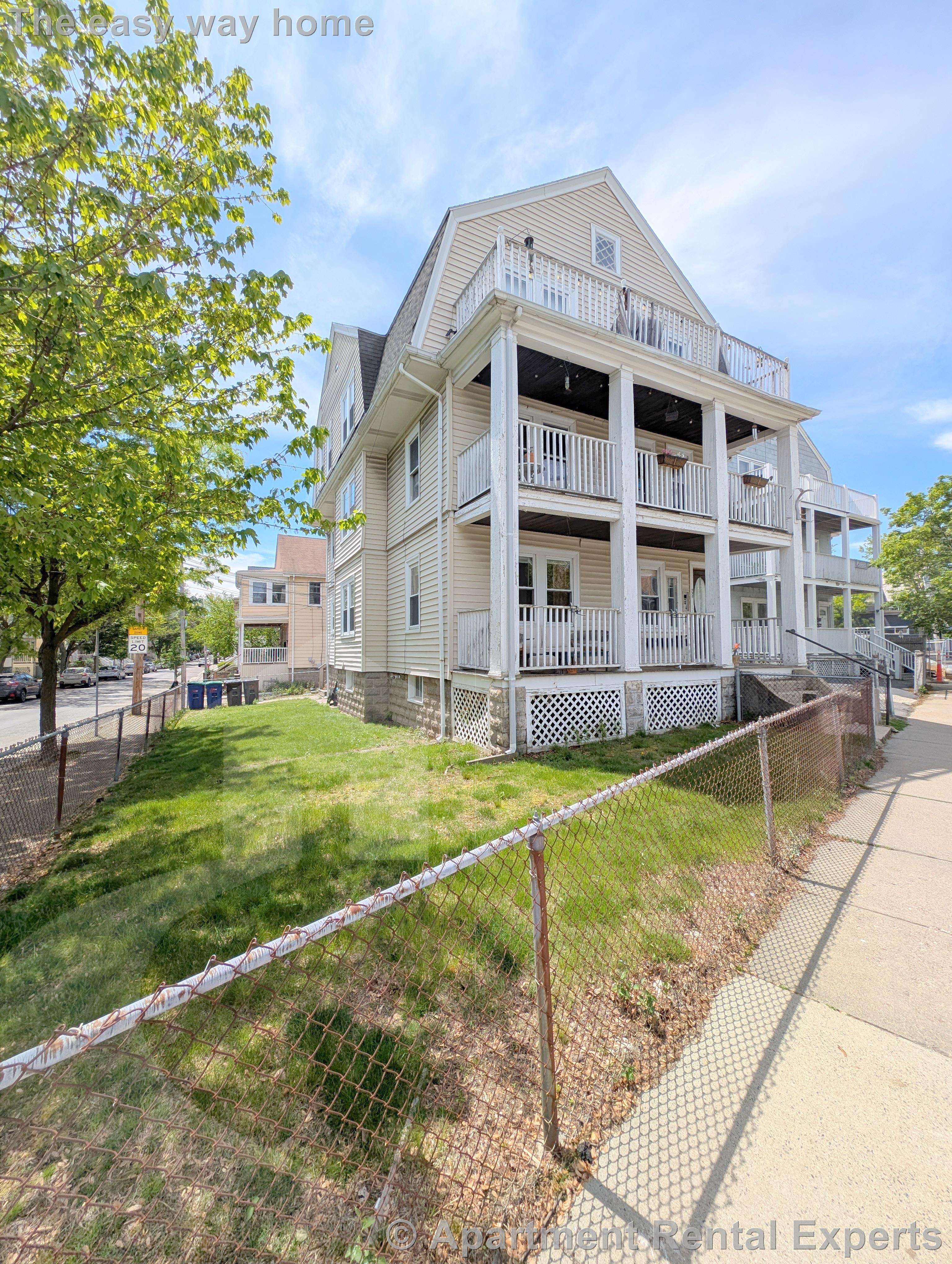 998 Broadway, Davis Square