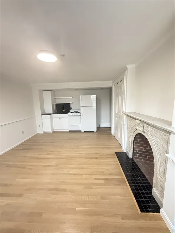 313 Essex St, Salem