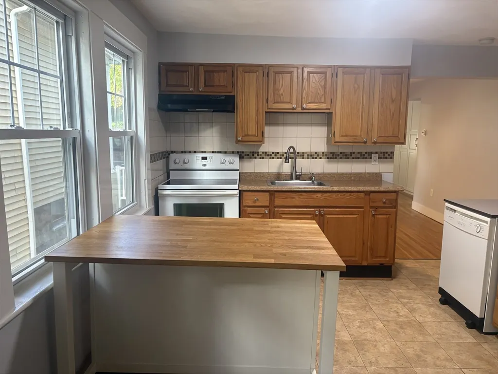 18 Symmes St, Roslindale